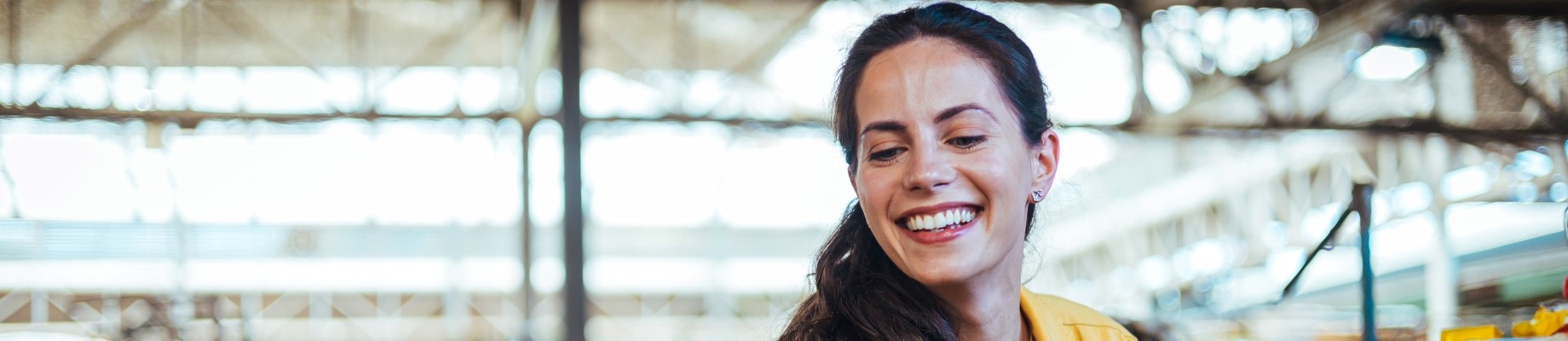 Bild mit Frau am Gemüsemarkt