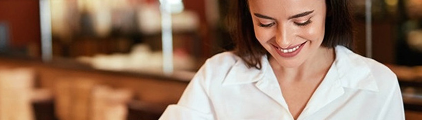 Bild von lächelnder Frau